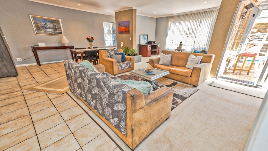 3 Bedroom Property for Sale in Welgelegen 3 Western Cape